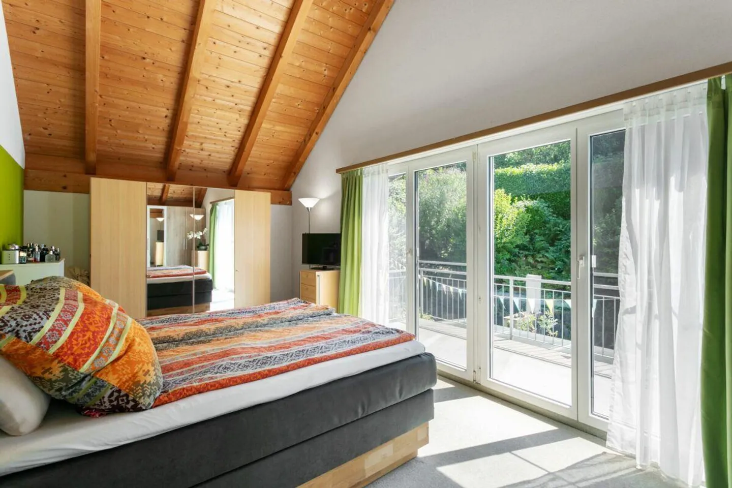 Maison individuelle attrayante dans un emplacement central avec un beau jardin - Photo 8 sur 14