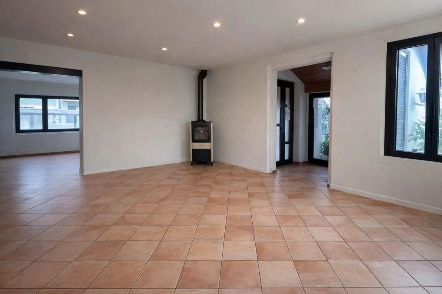 Einfamilienhaus mit Rustico, großem Garten und privatem Platz - Foto 8 von 25