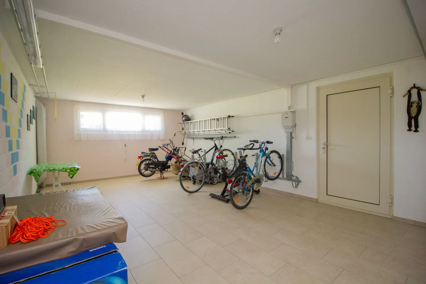Appartement confortable de 4,5 pièces dans un emplacement calme avec salle de loisirs, garage et beaucoup de potentiel d'aménagement - Photo 23 sur 25