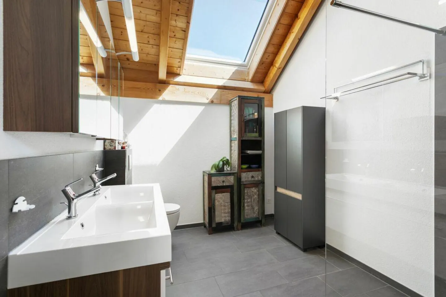 Maison individuelle attrayante dans un emplacement central avec un beau jardin - Photo 11 sur 14