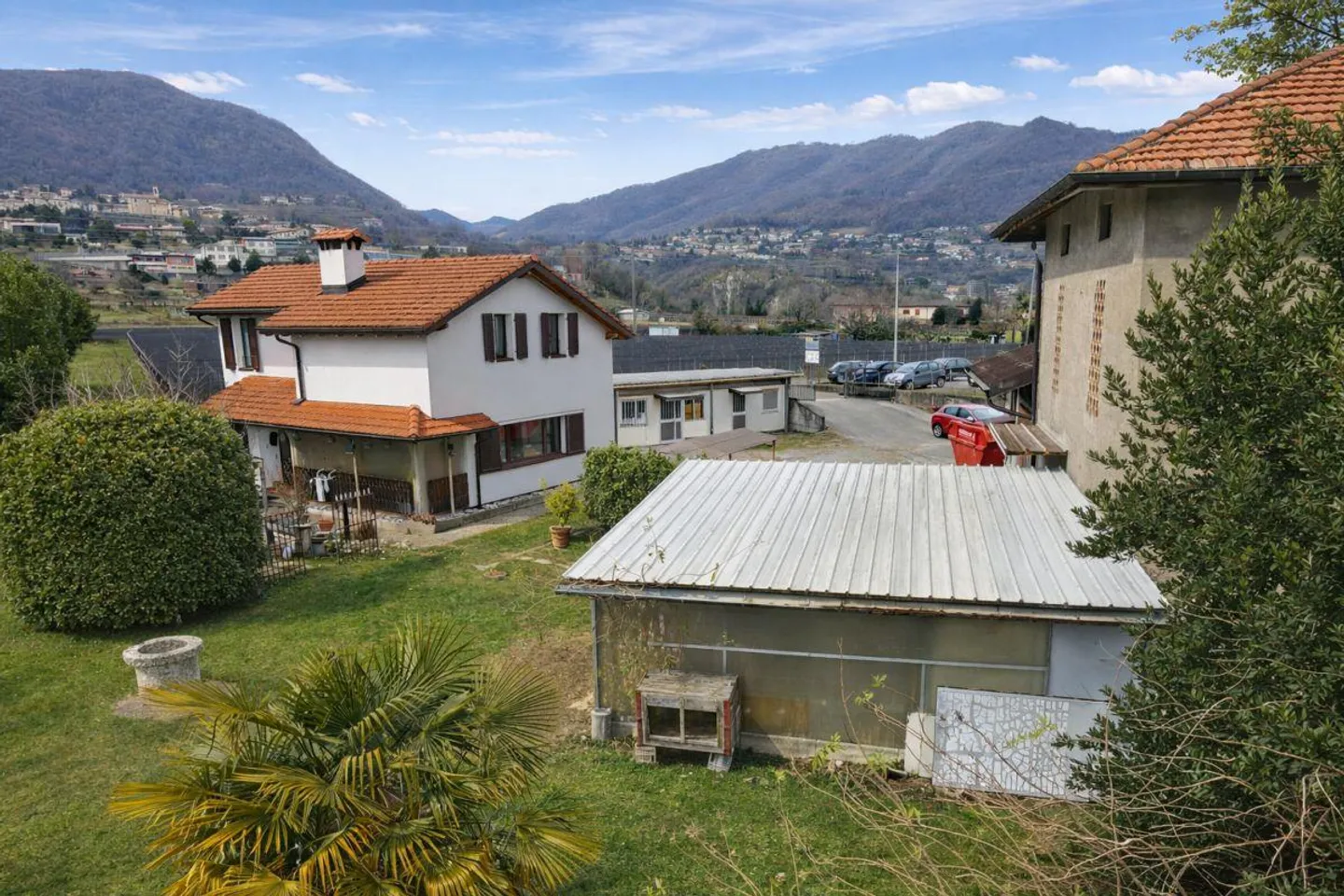 Einfamilienhaus mit Rustico, großem Garten und privatem Platz - Foto 3 von 25