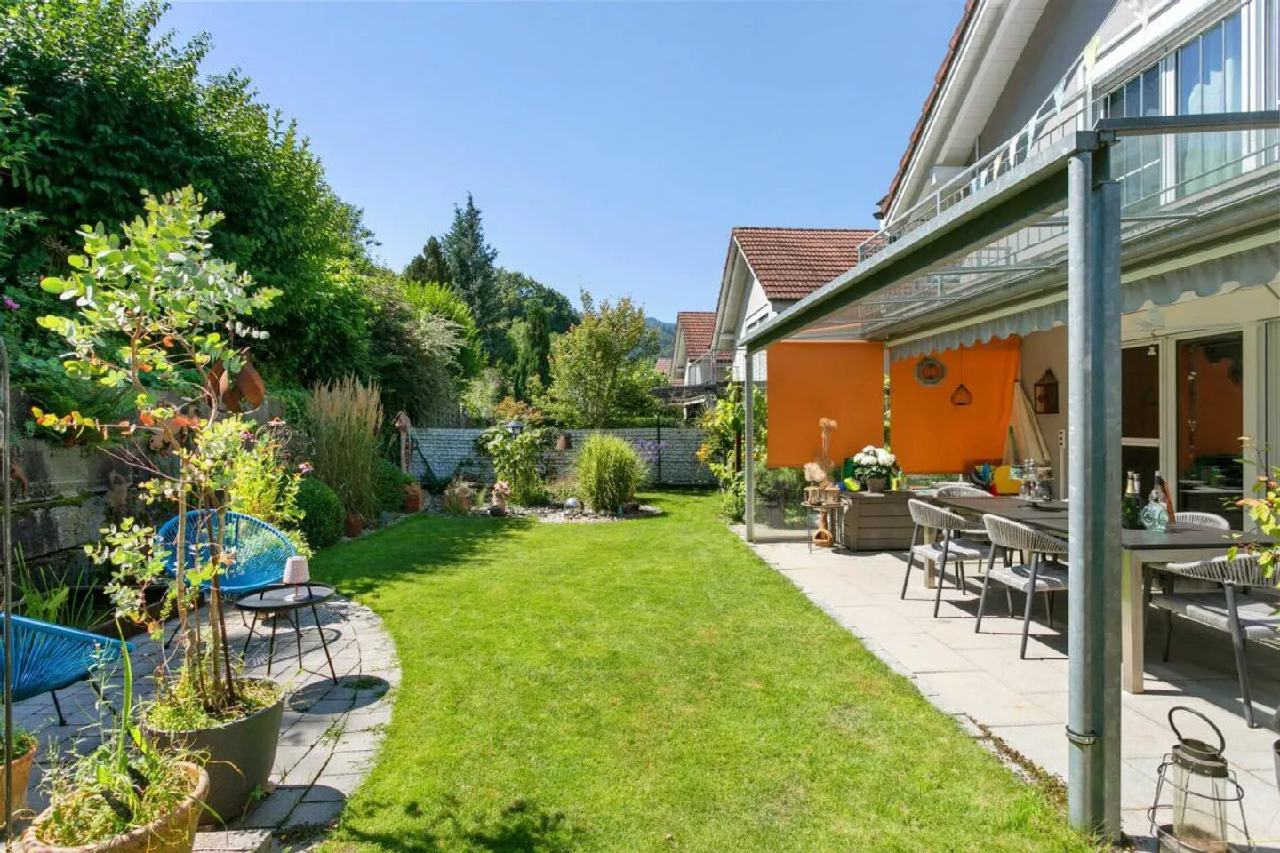 Maison individuelle attrayante dans un emplacement central avec un beau jardin - Photo 2 sur 14