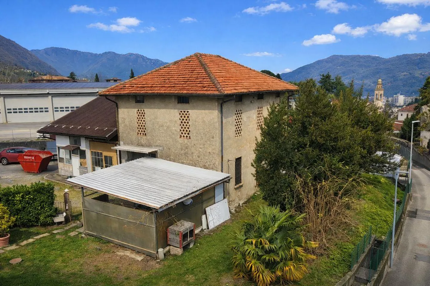 Einfamilienhaus mit Rustico, großem Garten und privatem Platz - Foto 4 von 25