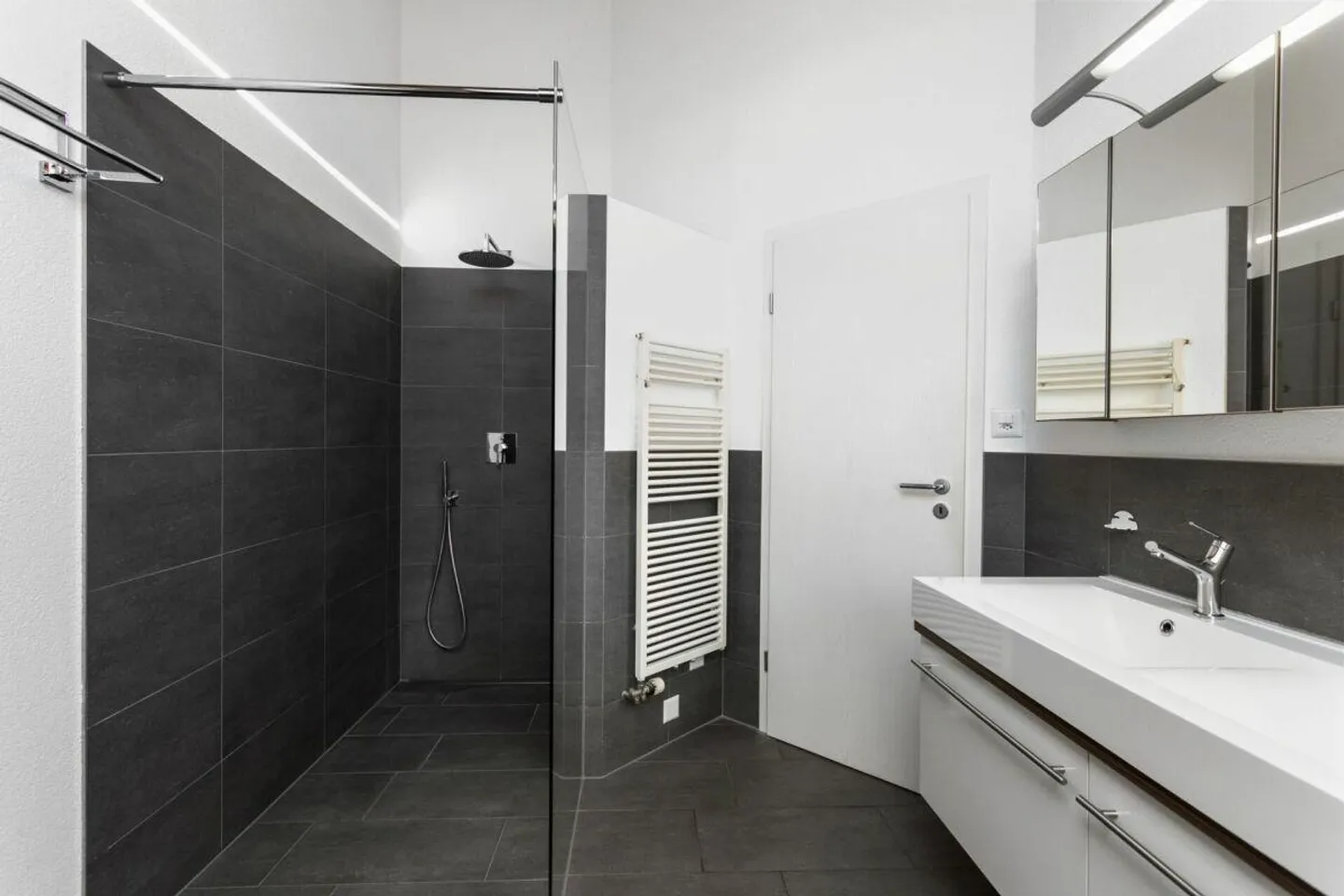 Maison individuelle attrayante dans un emplacement central avec un beau jardin - Photo 12 sur 14