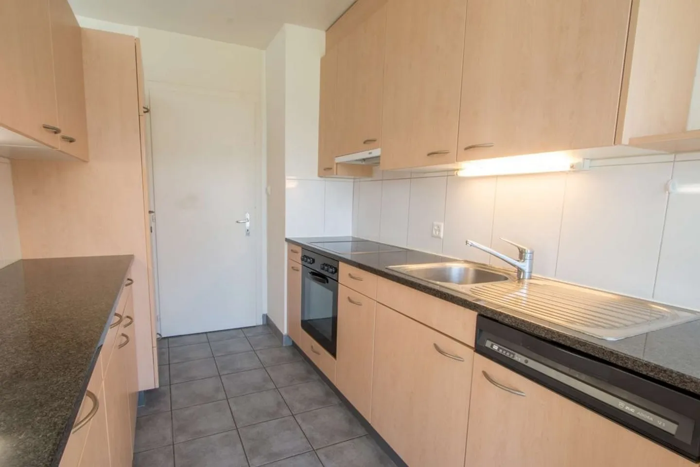 Appartement spacieux dans les hauteurs de Fribourg !! - Photo 3 sur 8