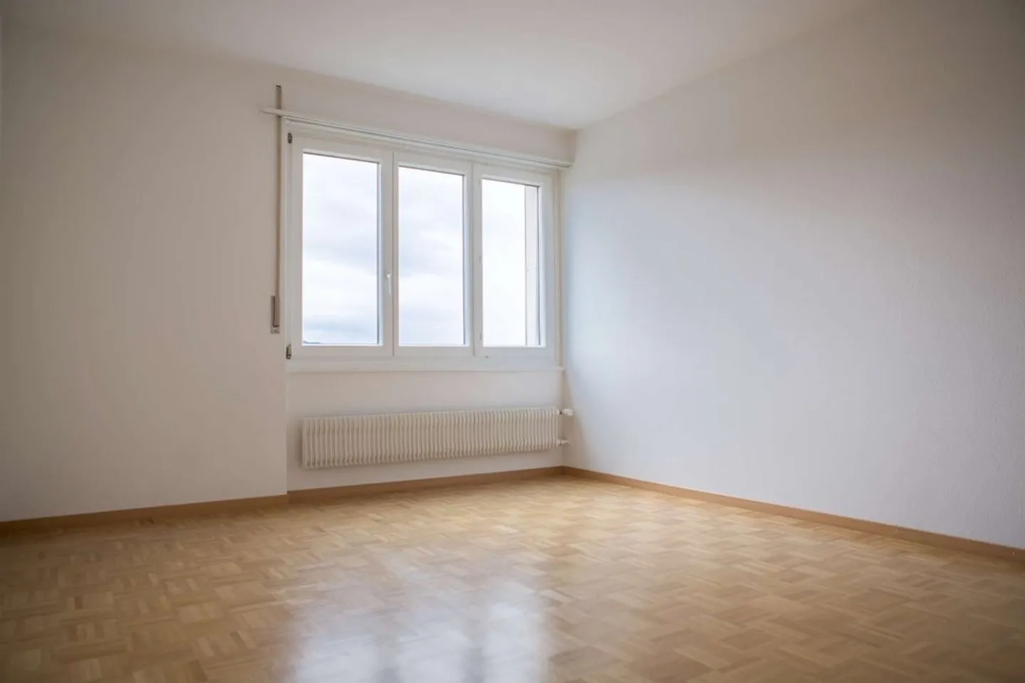 Appartement spacieux dans les hauteurs de Fribourg !! - Photo 6 sur 8