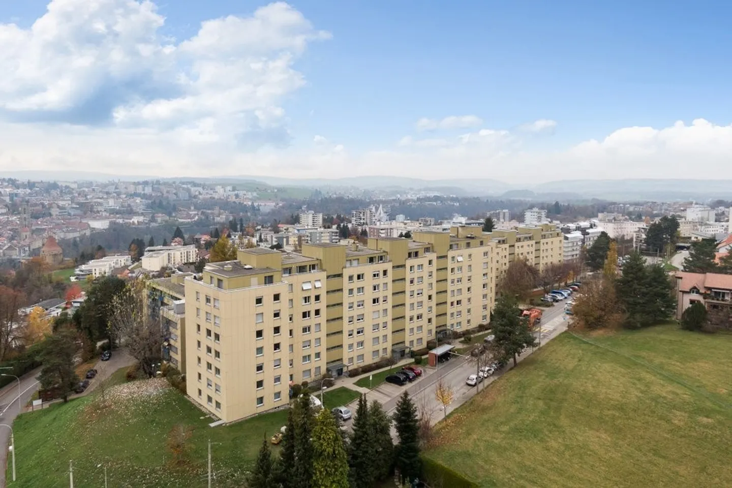 Appartement spacieux dans les hauteurs de Fribourg !! - Photo 7 sur 8