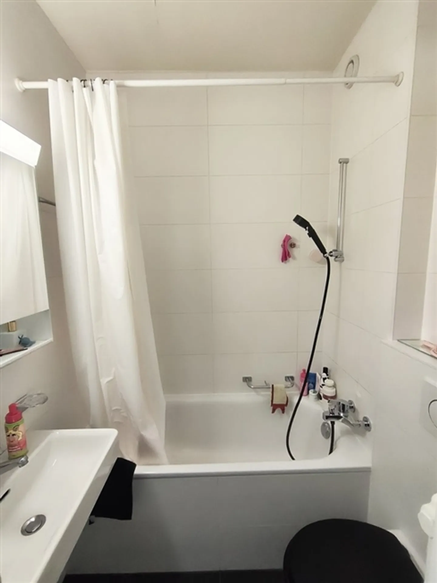 «Wunderschönes, neu renoviertes Atelier» - Foto 2 von 3