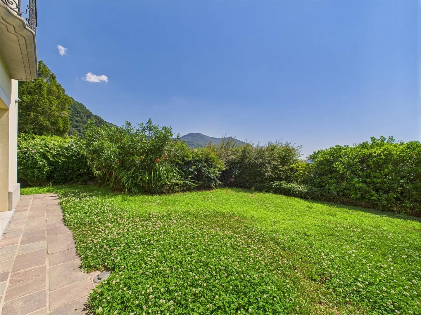 Helles 4,5-Zimmer-Apartment mit Garten in Morcote - Foto 12 von 13