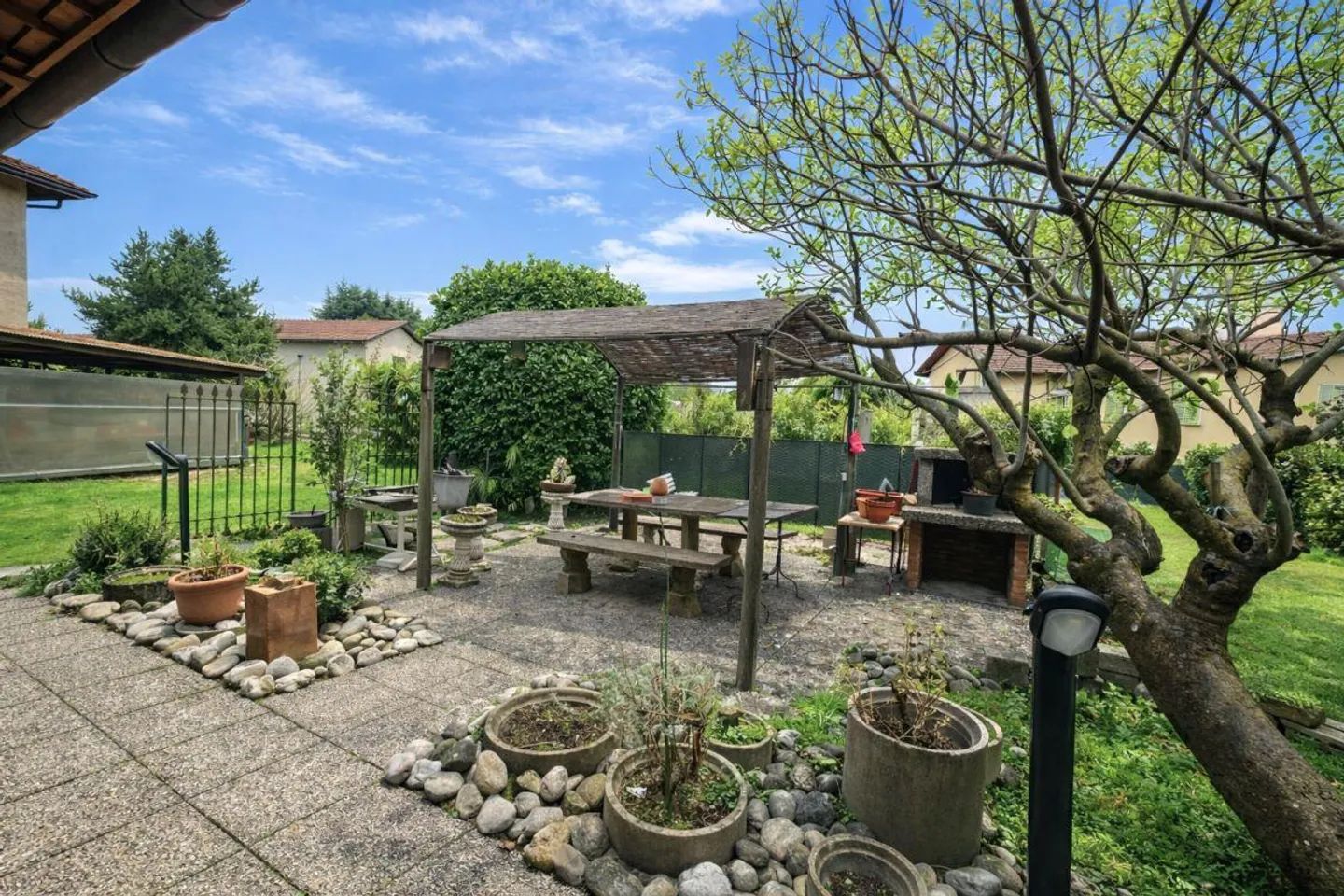 Einfamilienhaus mit Rustico, großem Garten und privatem Platz - Foto 23 von 25
