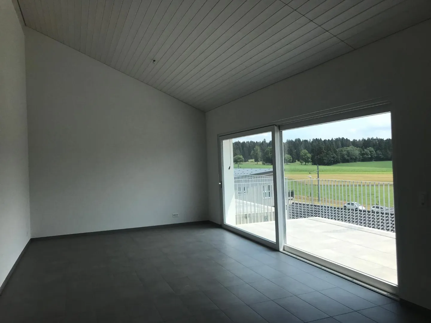 Appartement 4 pièces avec balcon - Photo 3 sur 6