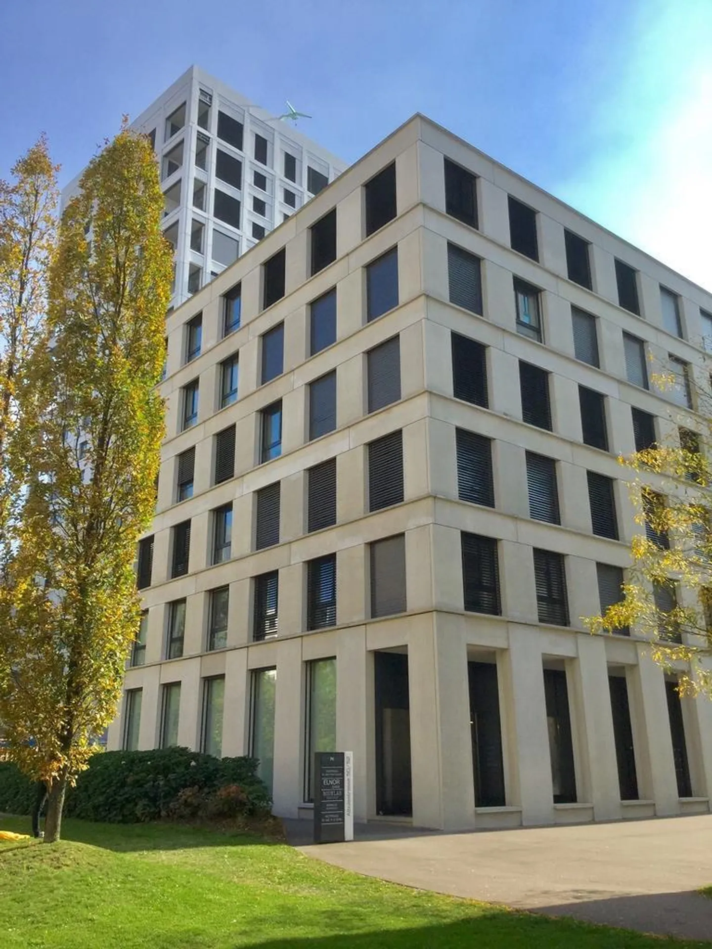 Modern 2.5-room apartment in a central location - Photo 2 of 12