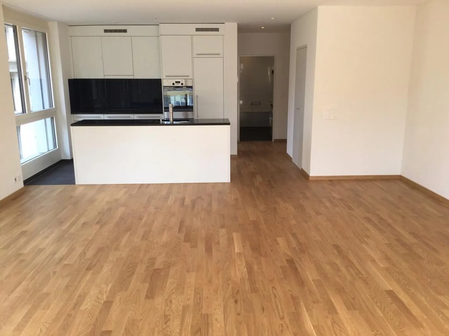 Modern 2.5-room apartment in a central location - Photo 5 of 12