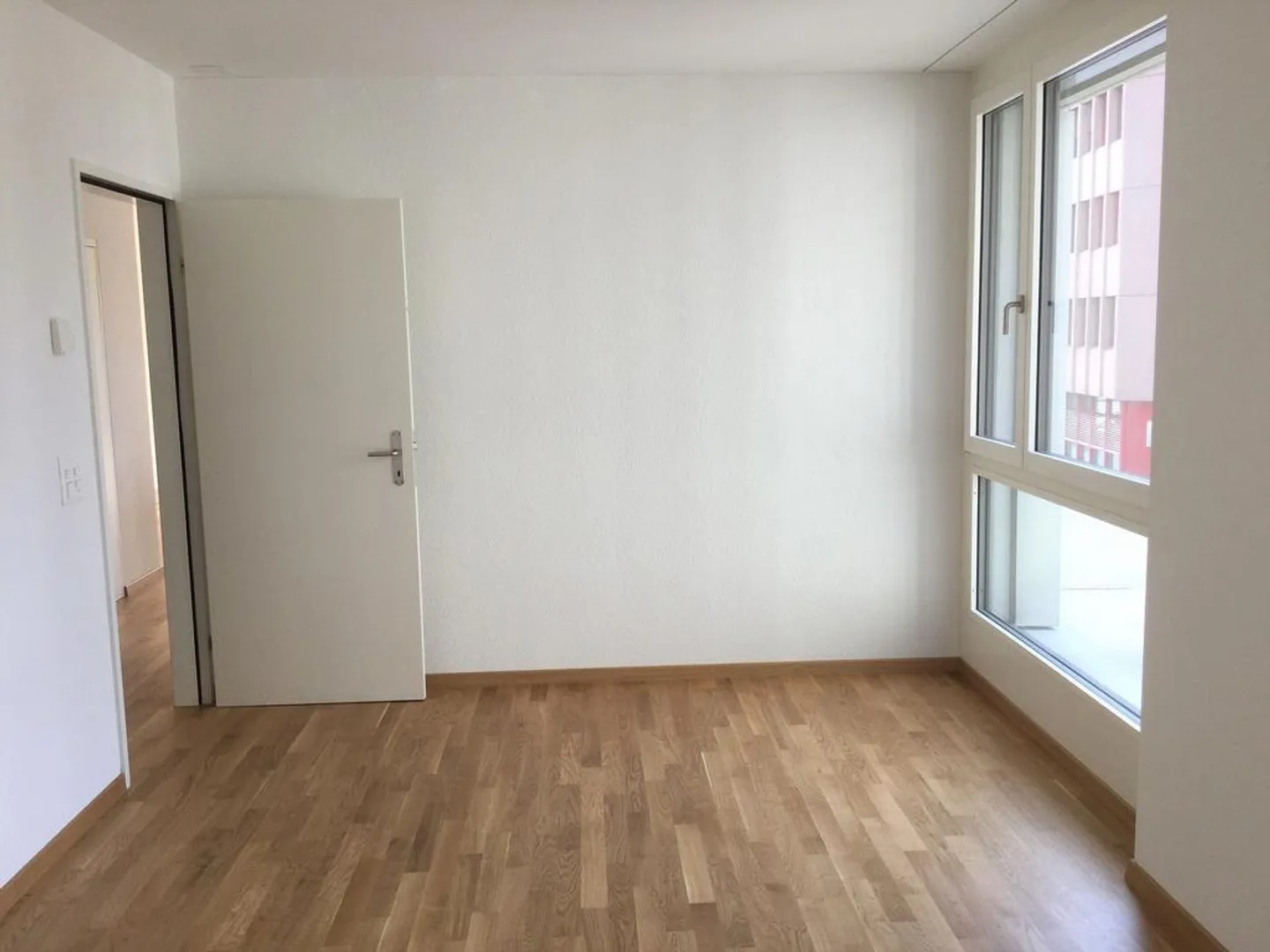 Modern 2.5-room apartment in a central location - Photo 7 of 12