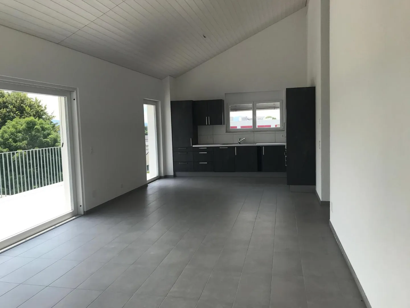 Appartement 4 pièces avec balcon - Photo 2 sur 6