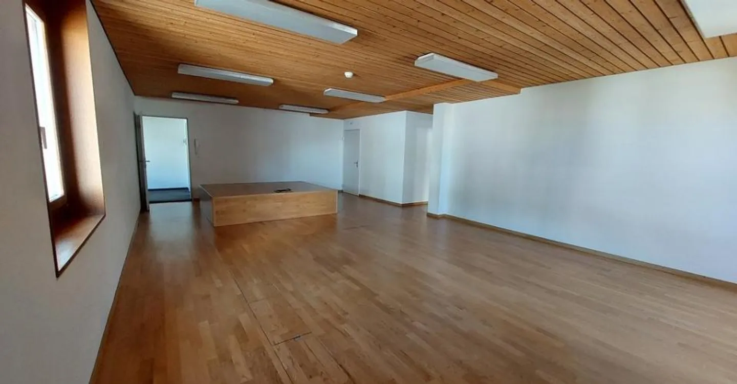 Large office on the 4th floor of 182m2 - Photo 4 of 9