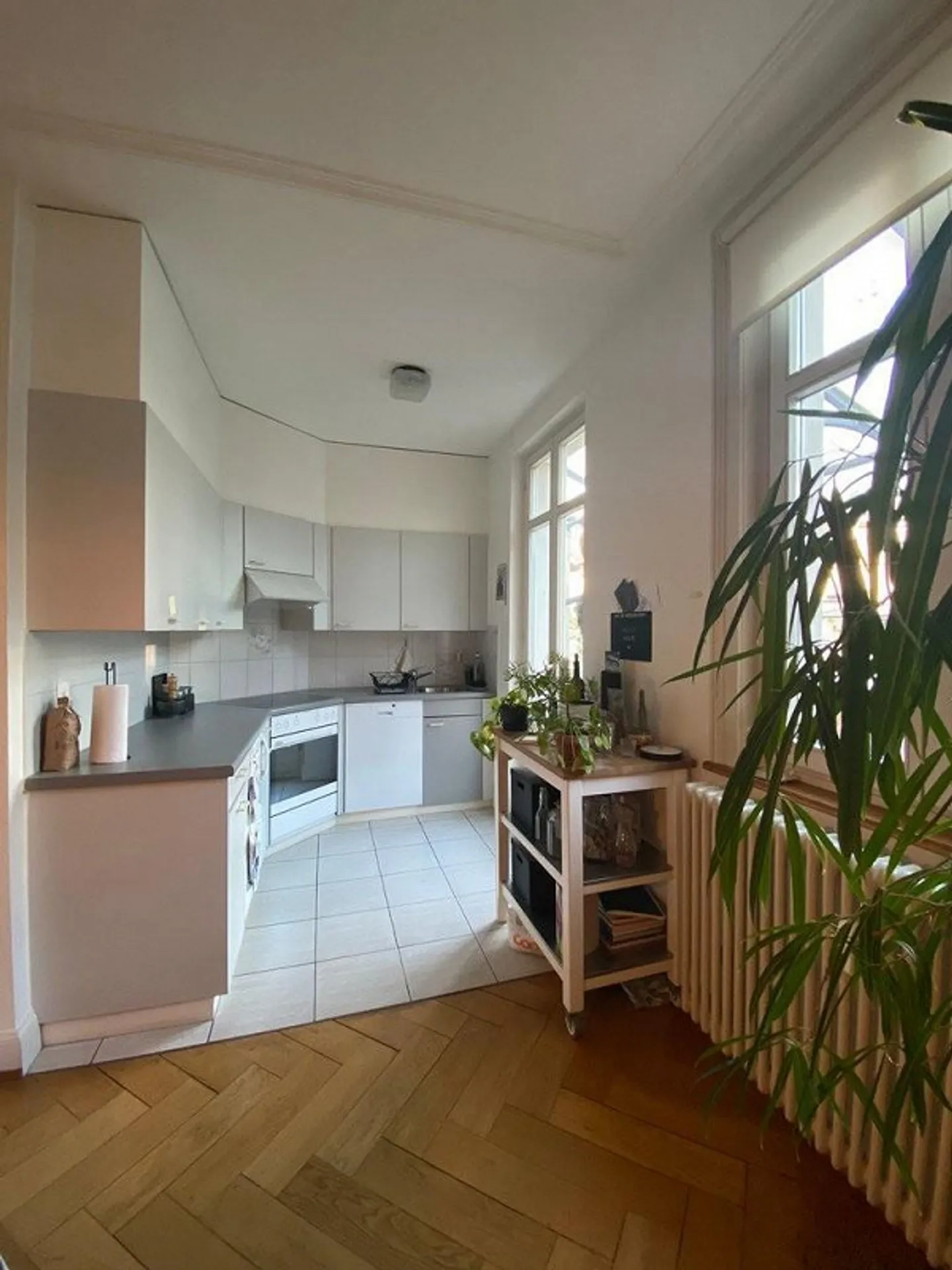 Charming old apartment with balcony - Photo 2 of 6