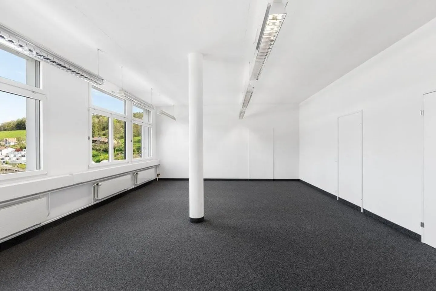 Prêt pour votre redémarrage ! Espace de bureau aménagé au 4ème étage - Photo 3 sur 4