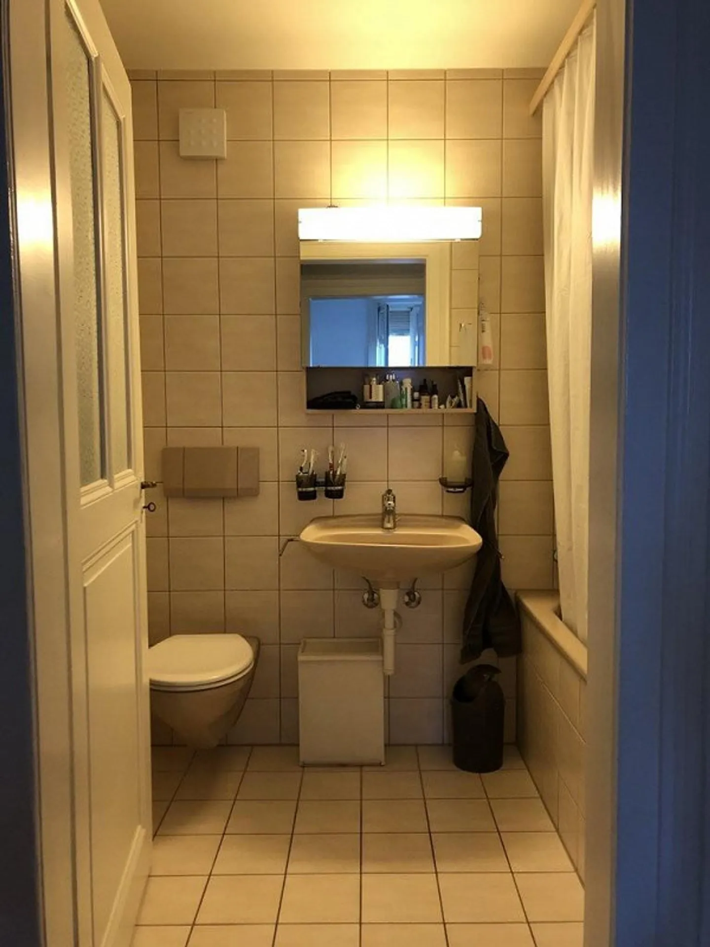 Charming old apartment with balcony - Photo 3 of 6