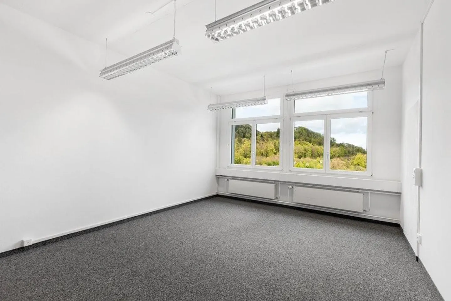 Prêt pour votre redémarrage ! Espace de bureau aménagé au 4ème étage - Photo 2 sur 4