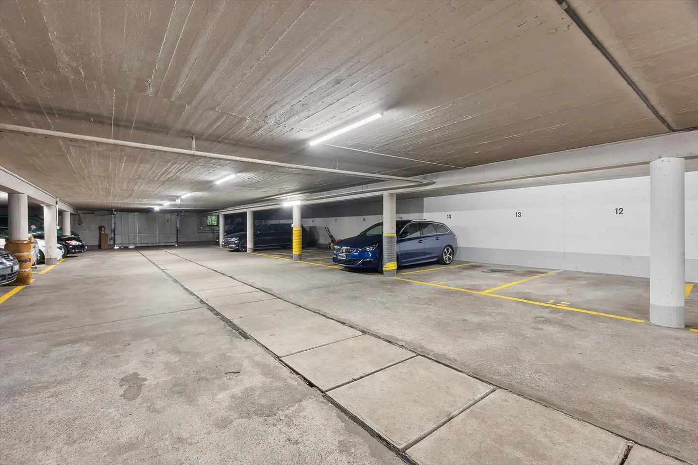 Freier Einstellplatz an ruhiger Lage - Foto 2 von 2