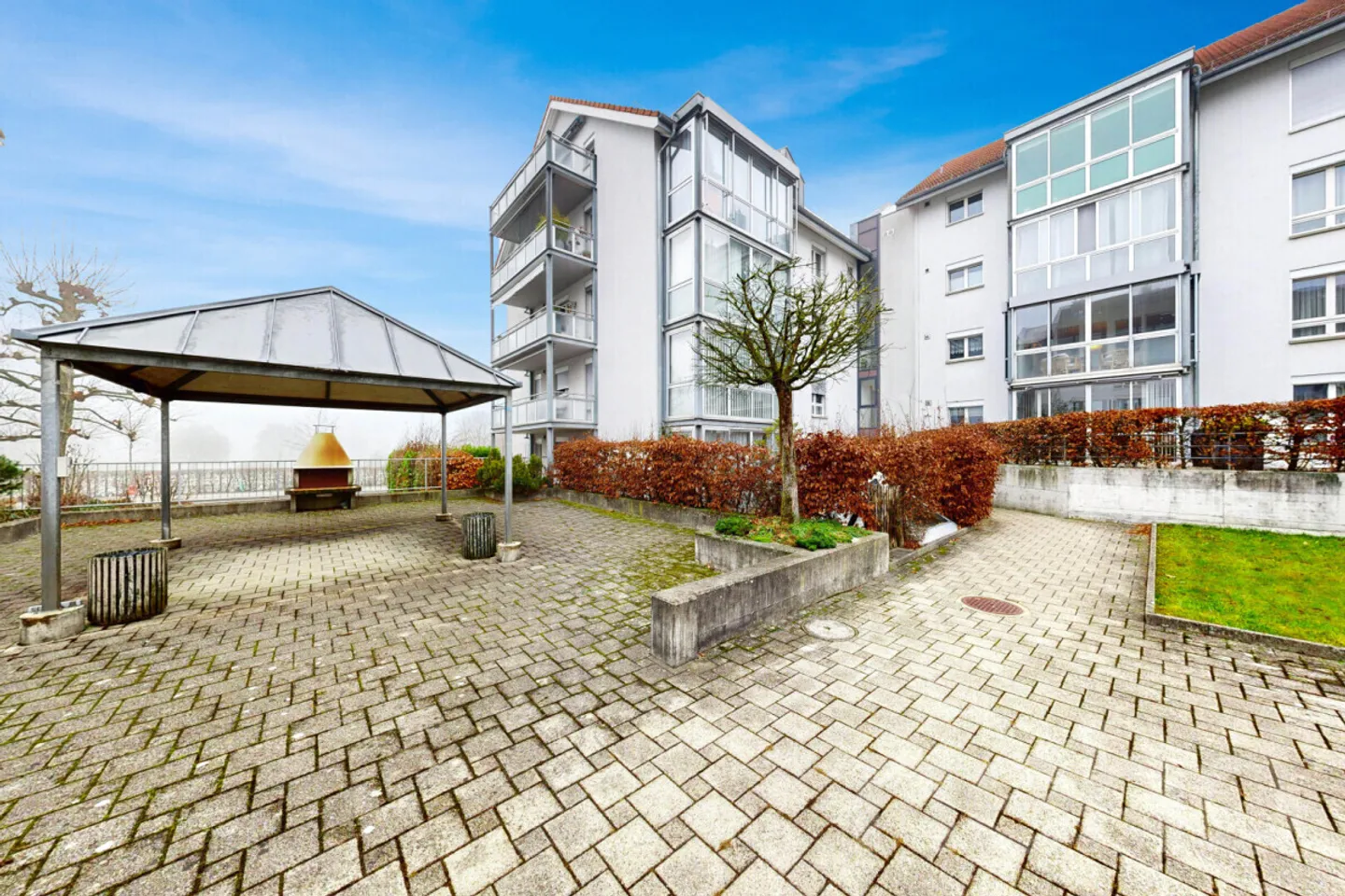 Ampio attico di 3,5 locali con molta luce e altezza del soffitto - Foto 1 di 12