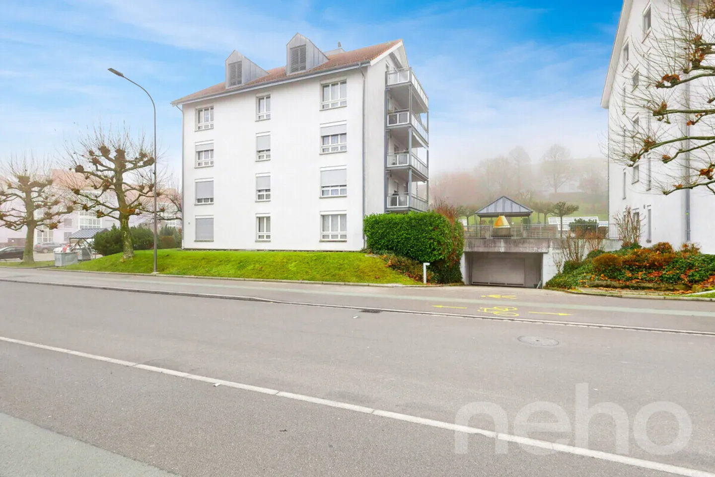 Ampio attico di 3,5 locali con molta luce e altezza del soffitto - Foto 10 di 12