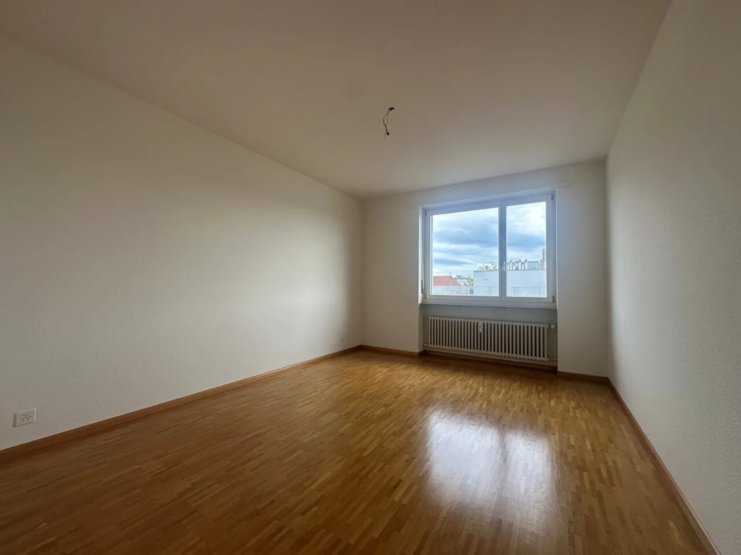 Bright 3.5 Room Apartment - Photo 4 of 8