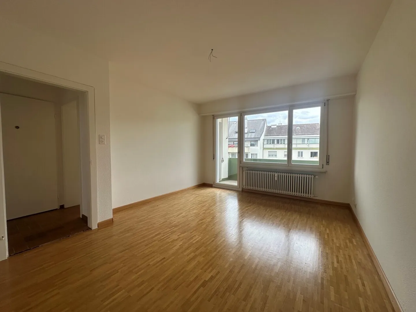 Bright 3.5 Room Apartment - Photo 1 of 8