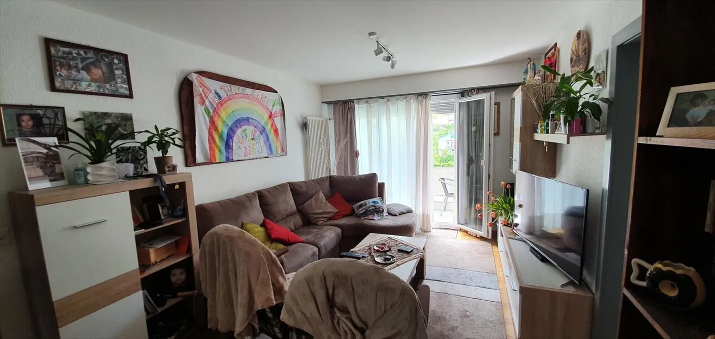 4.5 spacious rooms with balcony and parking near the school - Photo 3 of 13