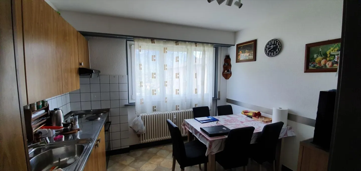 4.5 spacious rooms with balcony and parking near the school - Photo 1 of 13