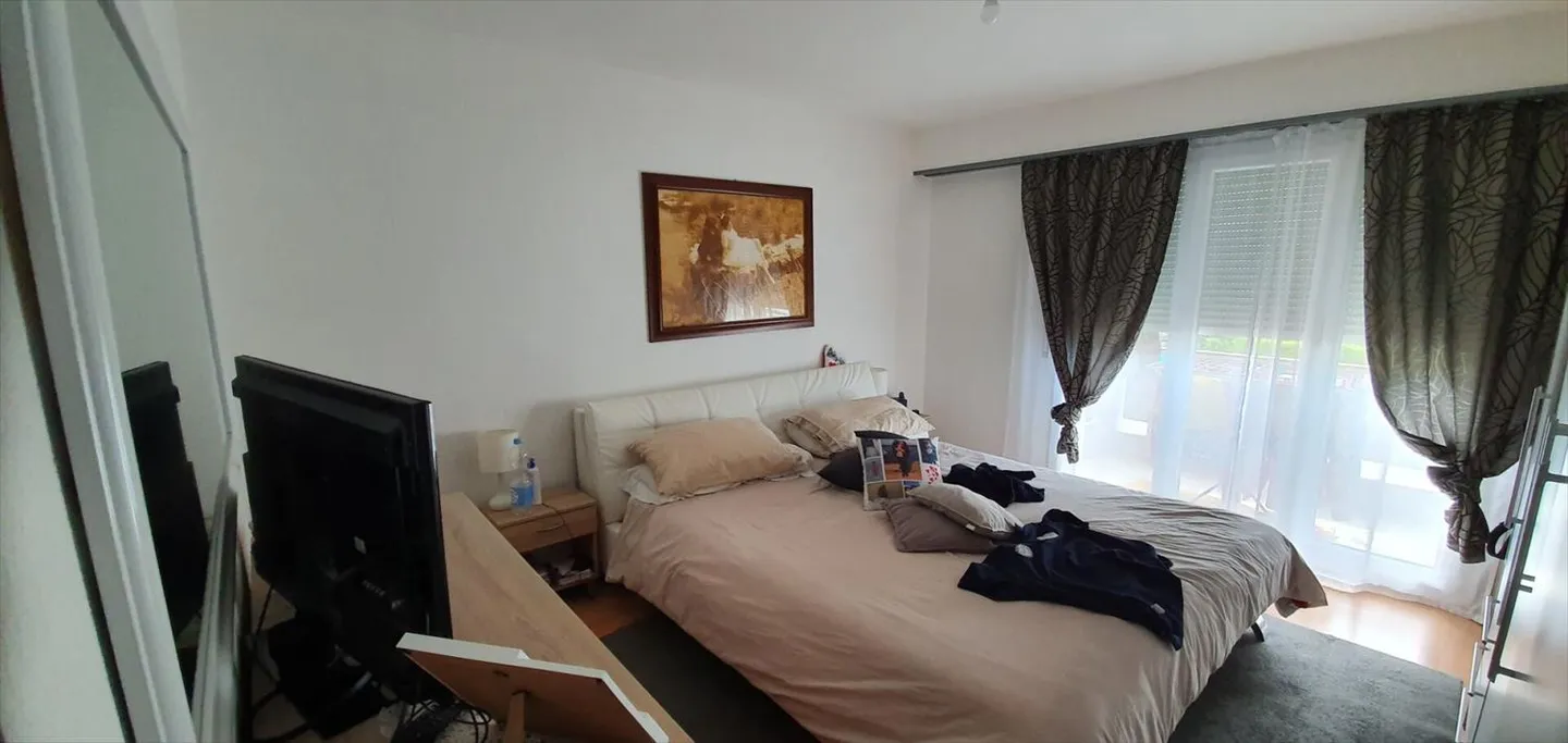 4.5 spacious rooms with balcony and parking near the school - Photo 5 of 13