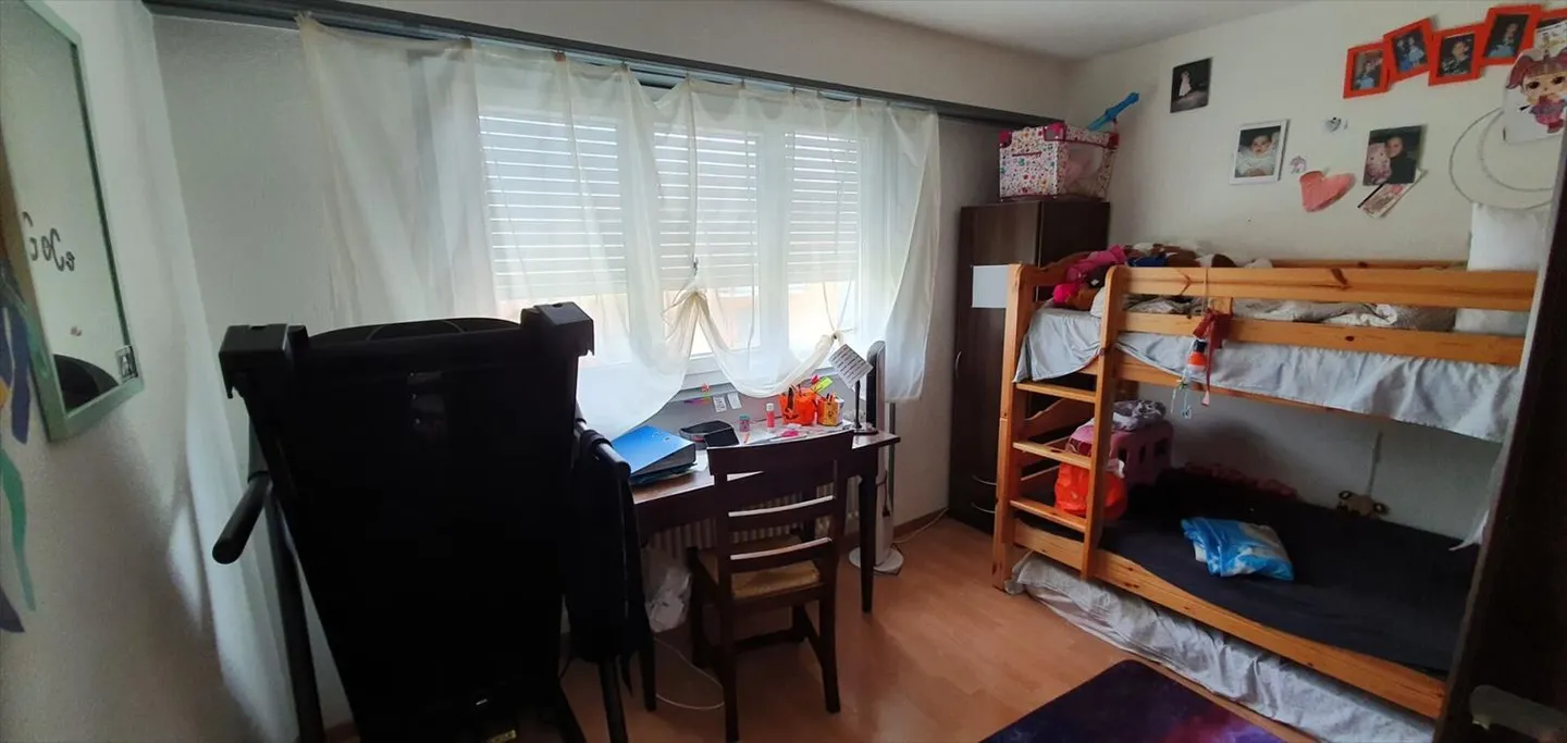 4.5 spacious rooms with balcony and parking near the school - Photo 7 of 13