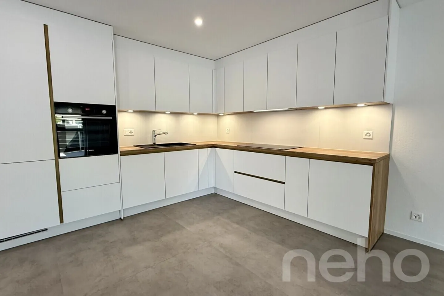 Spacious new penthouse with livable balcony - Photo 9 of 13
