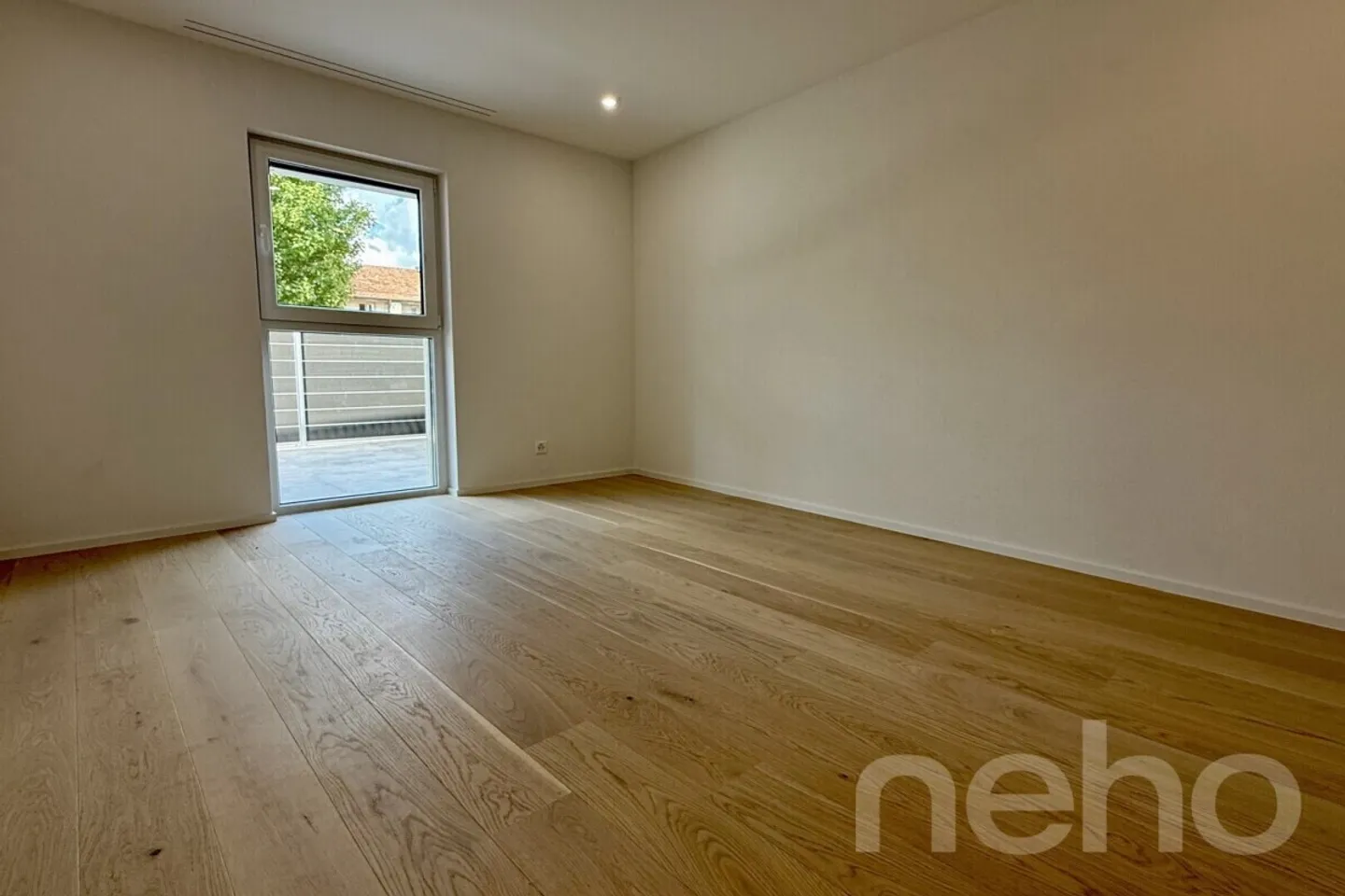 Spacious new penthouse with livable balcony - Photo 10 of 13