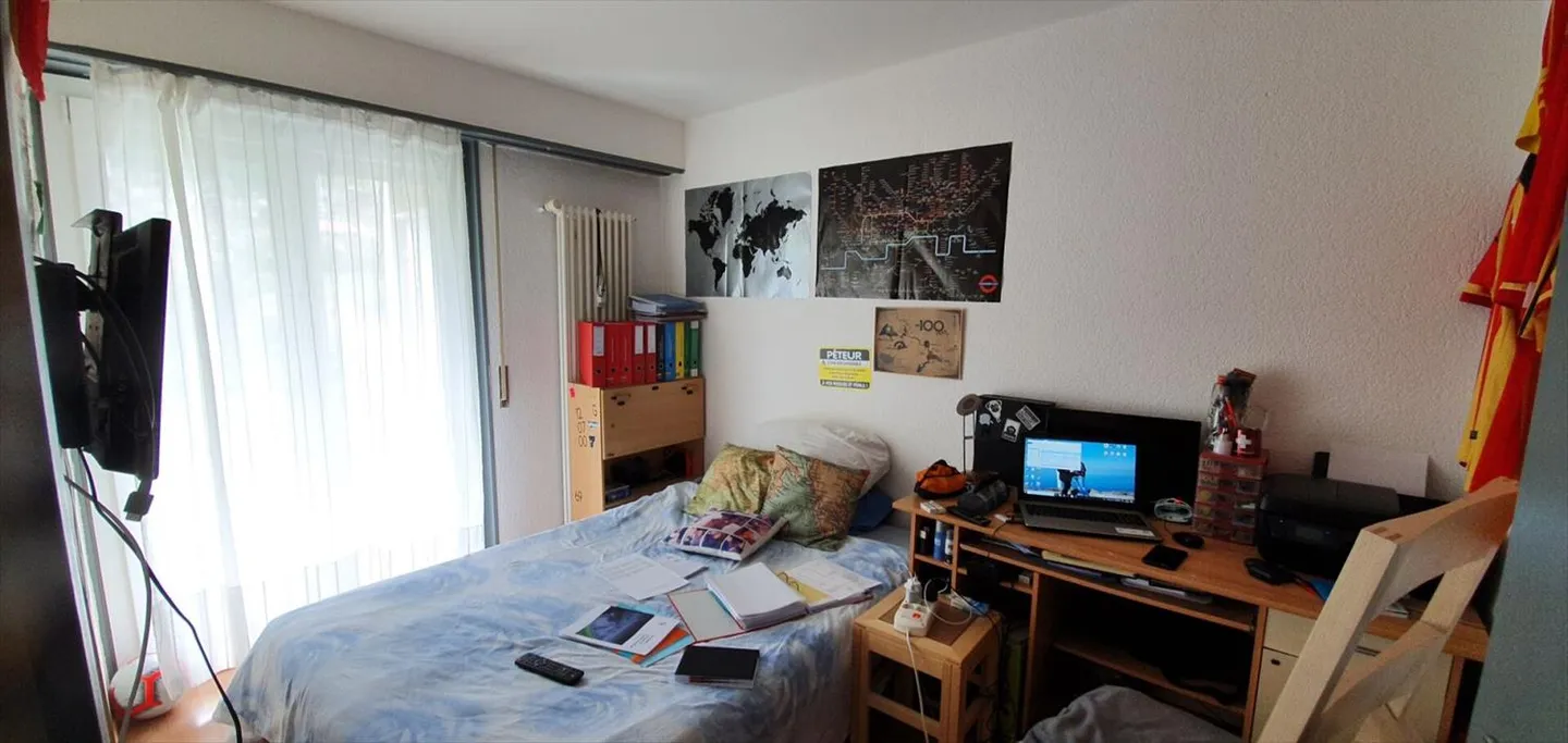 4.5 spacious rooms with balcony and parking near the school - Photo 9 of 13