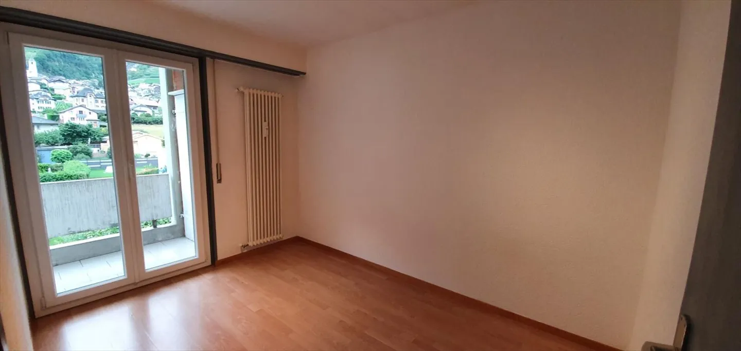 4.5 spacious rooms with balcony and parking near the school - Photo 10 of 13