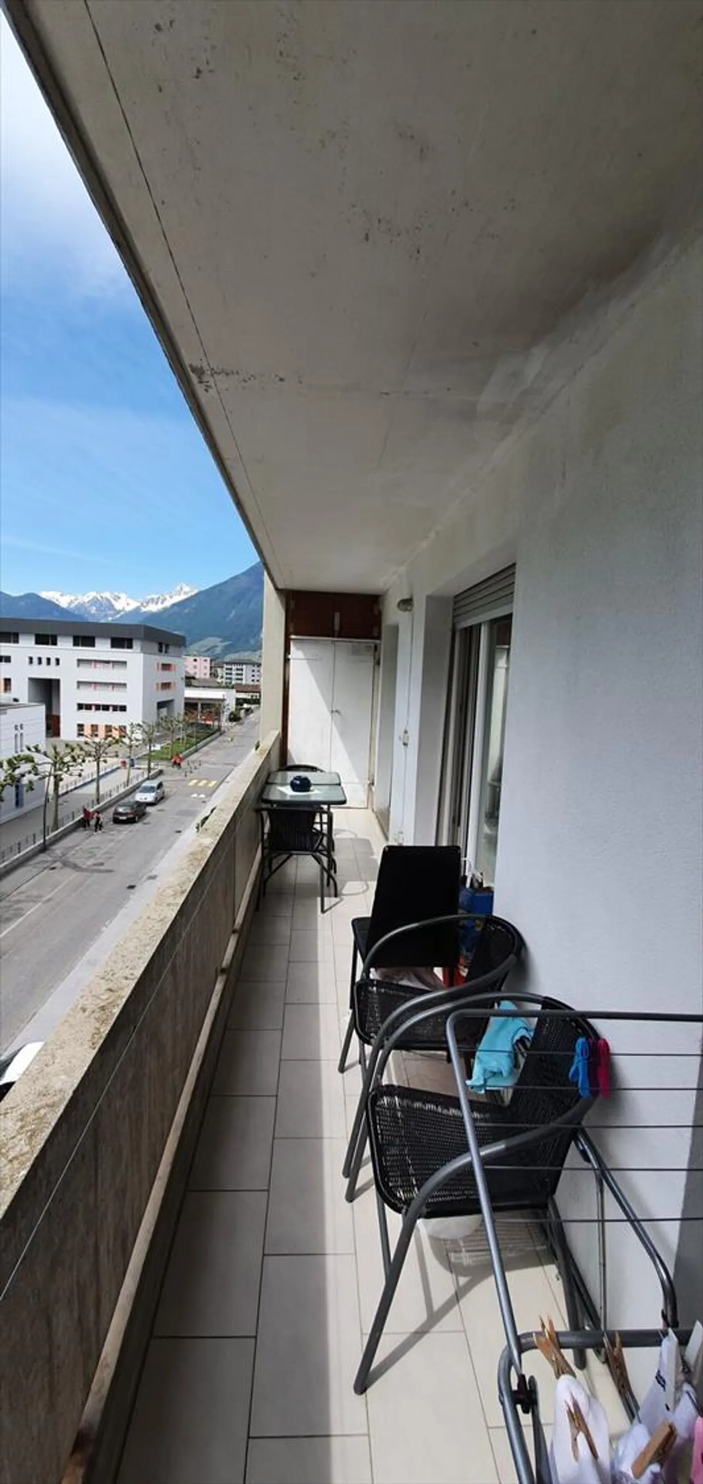 4.5 spacious rooms with balcony and parking near the school - Photo 12 of 13