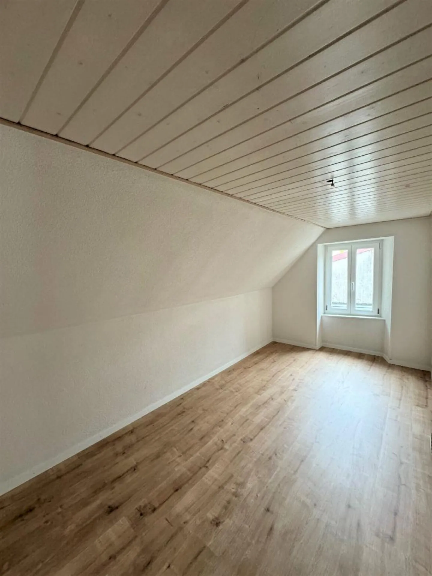 Appartement 4 pièces rénové au Locle - Photo 4 sur 5
