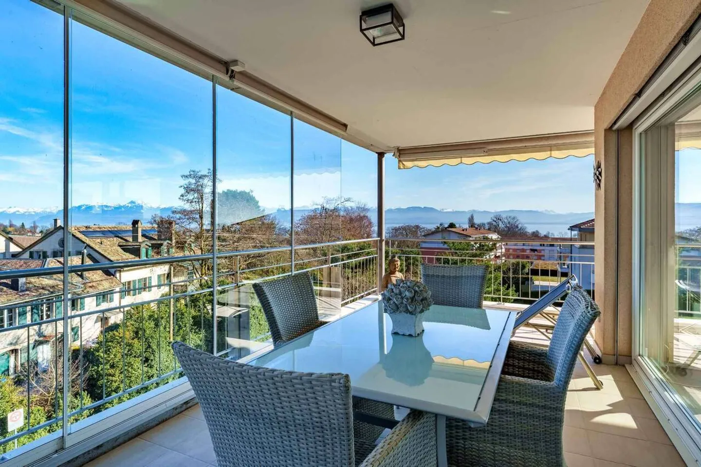 Grand appartement au calme total, avec vue! - Photo 1 of 13