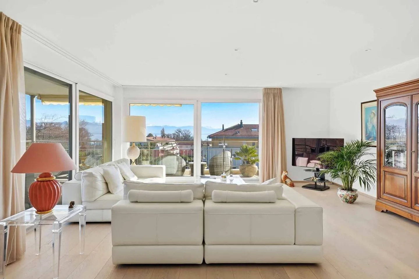 Grand appartement au calme total, avec vue! - Photo 2 of 13