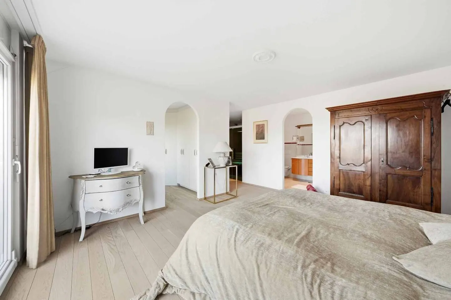 Grand appartement au calme total, avec vue! - Photo 9 of 13
