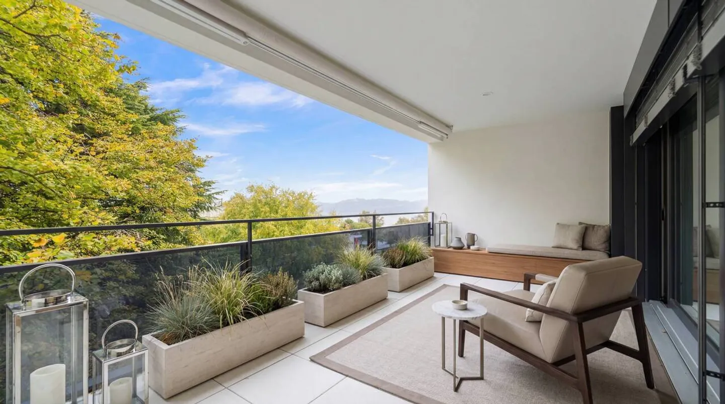3,5-Zimmer-Wohnung mit Blick auf die aufgehende Sonne am See! - Foto 1 von 6