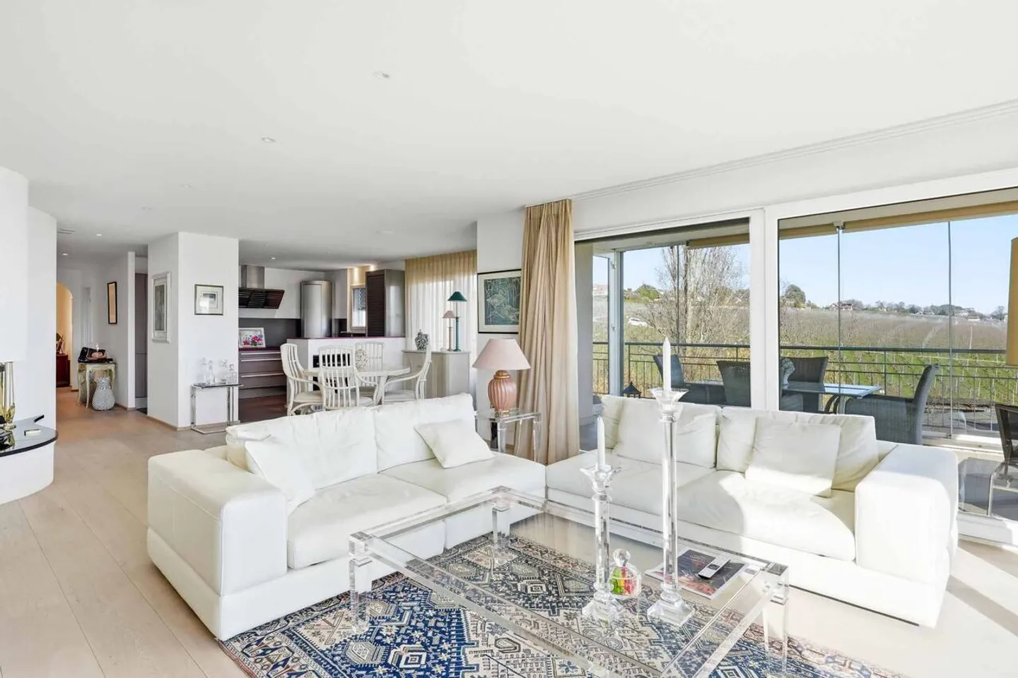 Grand appartement au calme total, avec vue! - Photo 3 of 13