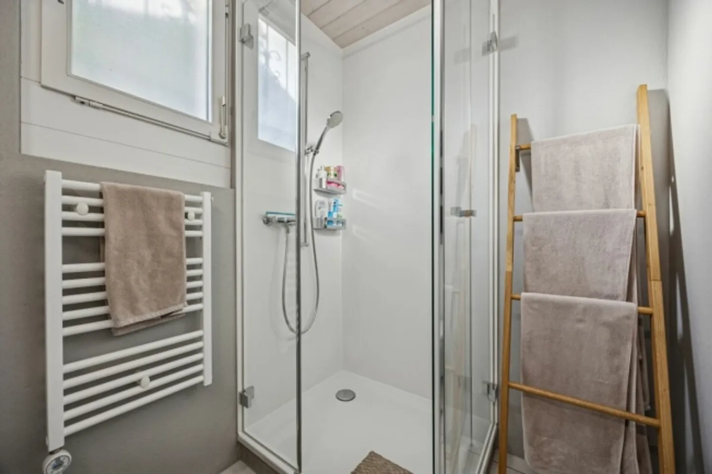 Casa unifamiliare di 4,5 stanze in una posizione adatta alle famiglie - Foto 10 di 13