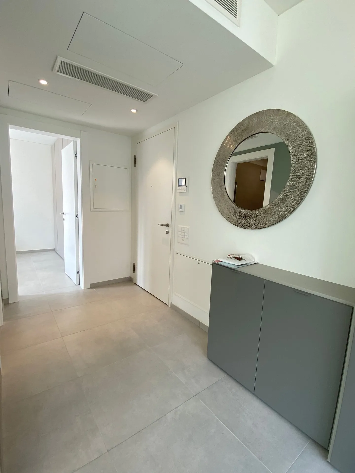 Cozy 2.5-Room Apartment in Viganello, Ticino - Photo 7 of 13