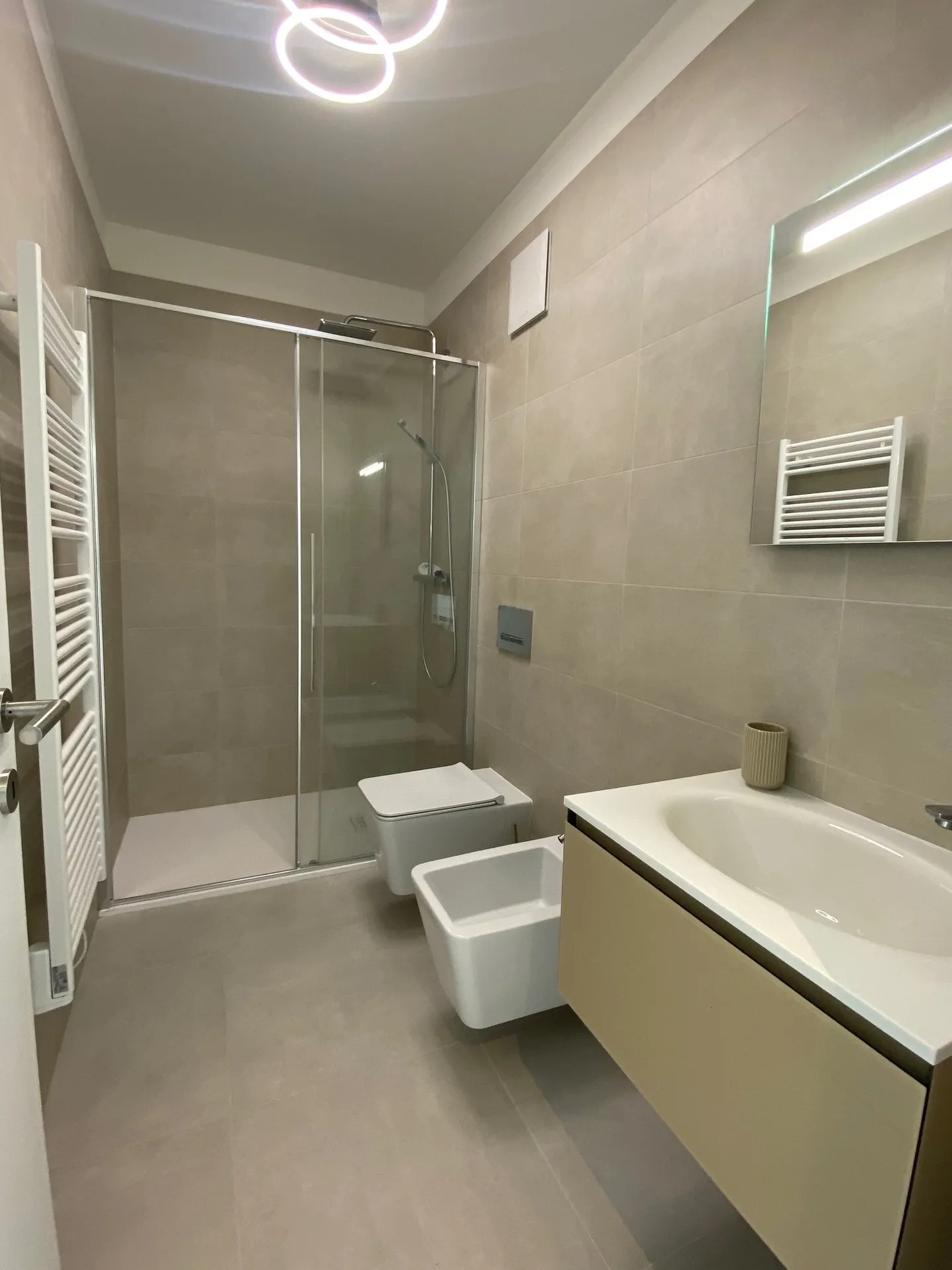 Cozy 2.5-Room Apartment in Viganello, Ticino - Photo 8 of 13