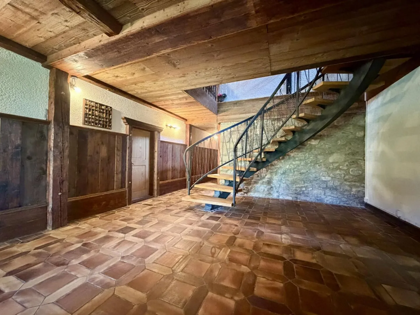 Magnificent renovated farmhouse in a corner of Paradise - Photo 3 of 13