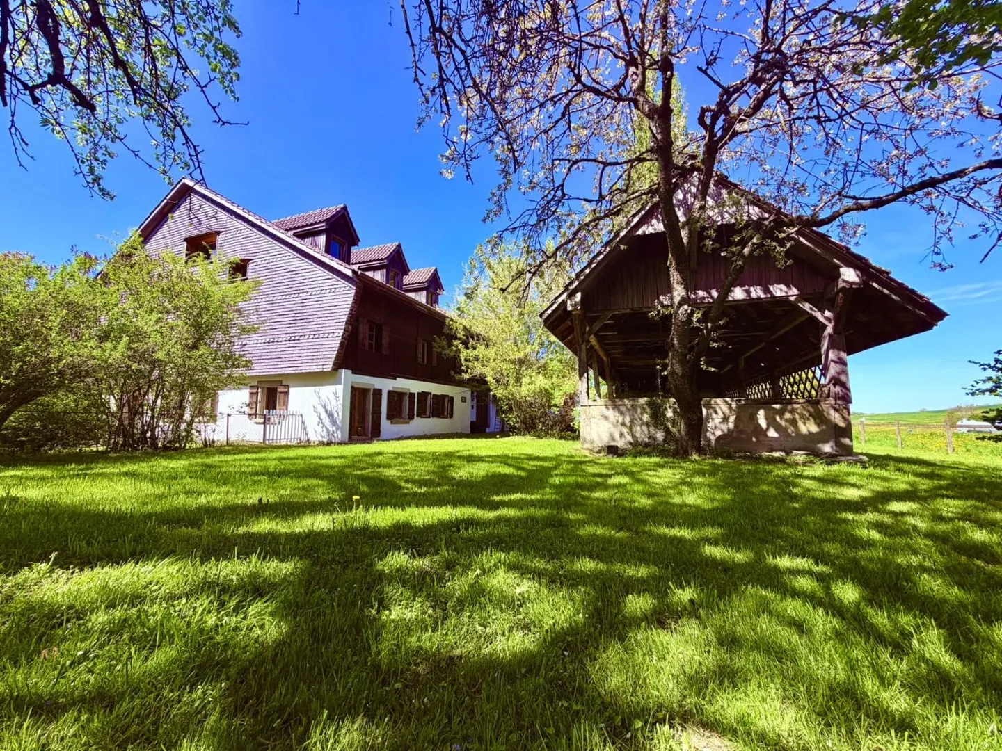 Magnificent renovated farmhouse in a corner of Paradise - Photo 9 of 13