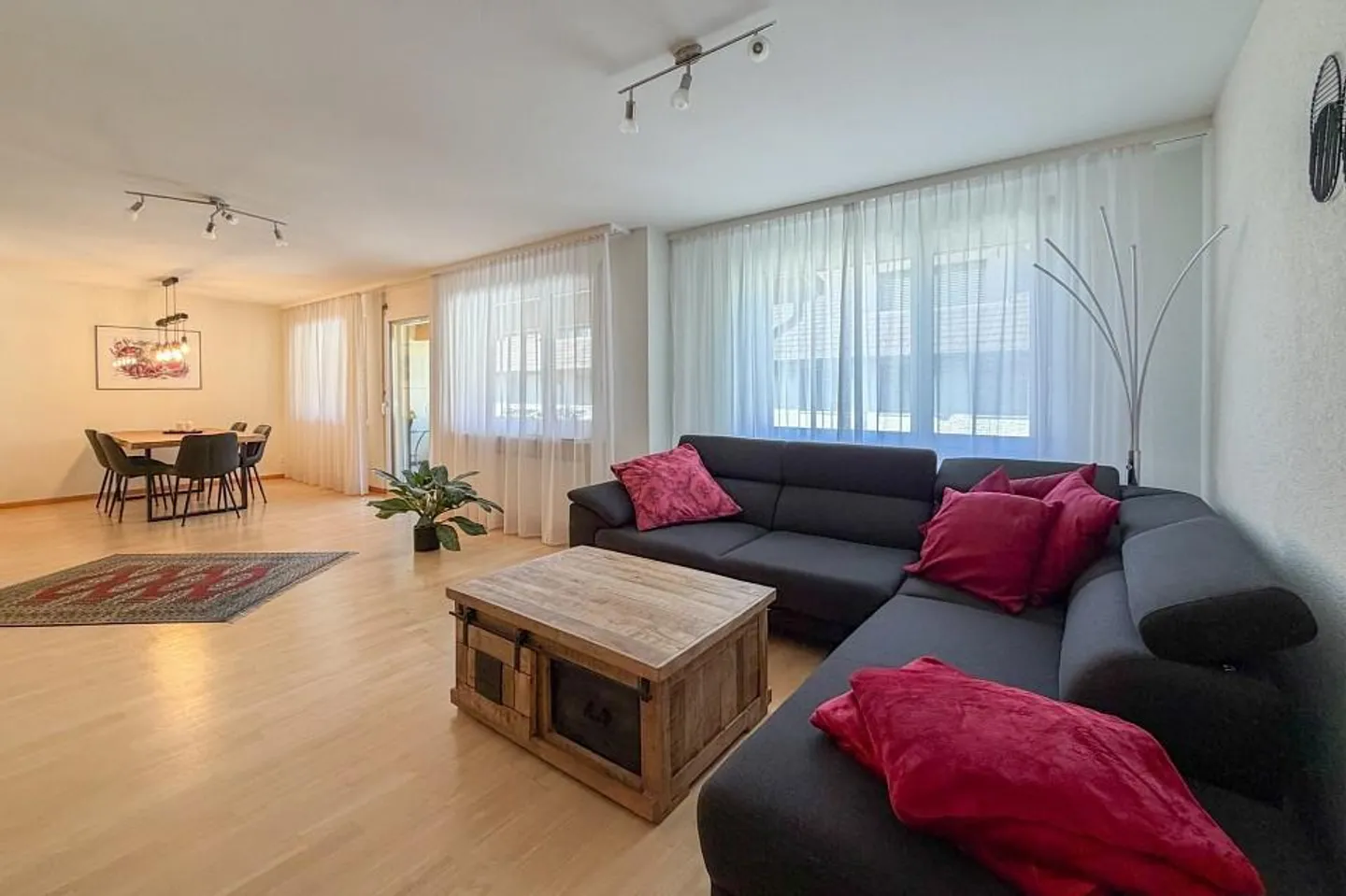 Charmante 3.5-Zimmer-Wohnung mit grosszügigen Nebenflächen - Photo 2 of 13